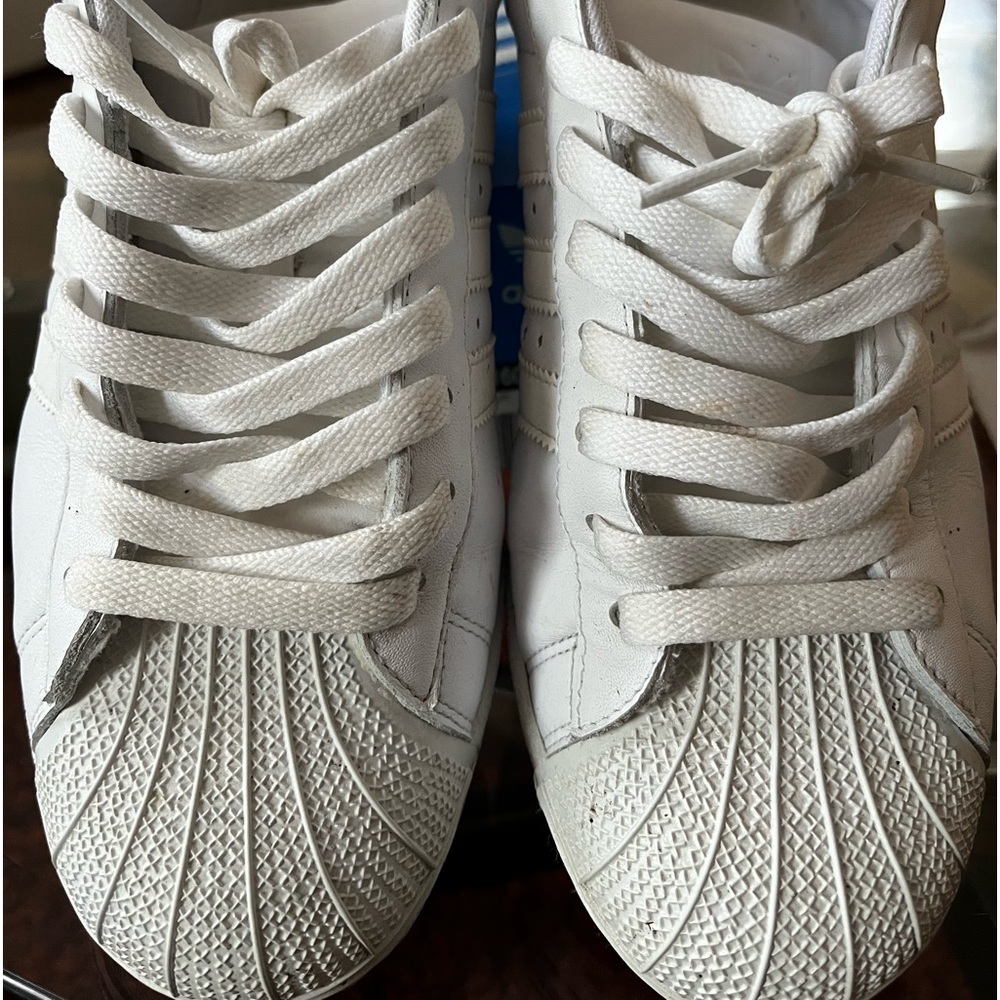 Pre loved shell toe Adidas